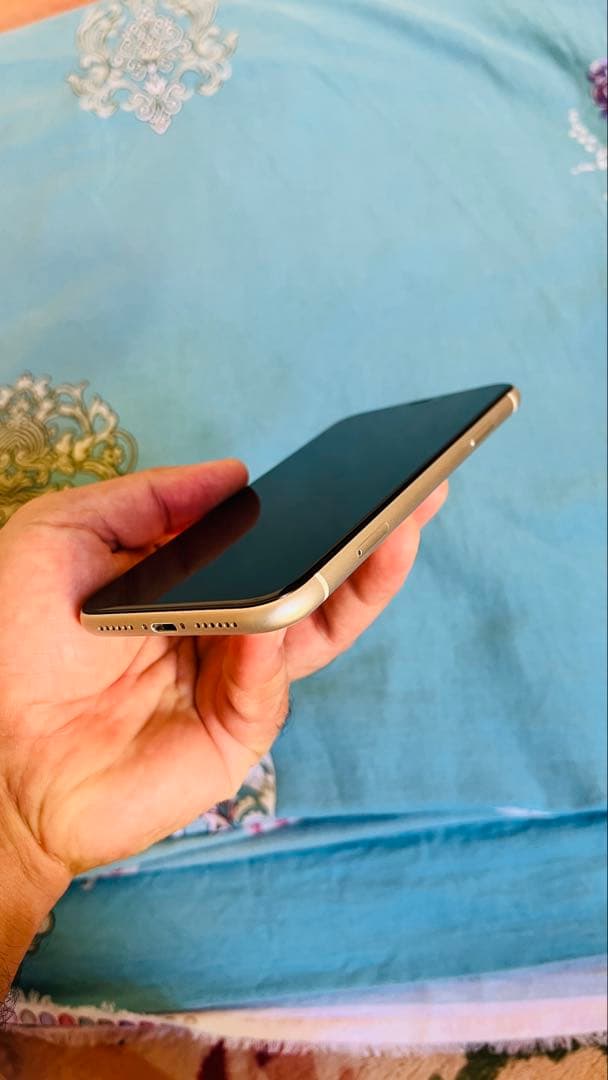 Apple iPhone 11 ホワイト 本体SIMロックなし