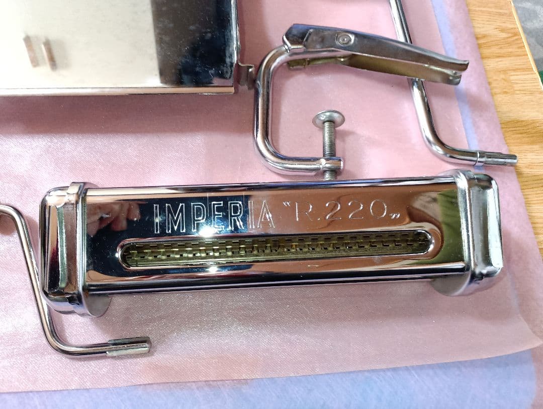 美品インペリア　パスタマシン(手動） R‐220 イタリア製(別売カッター付き）