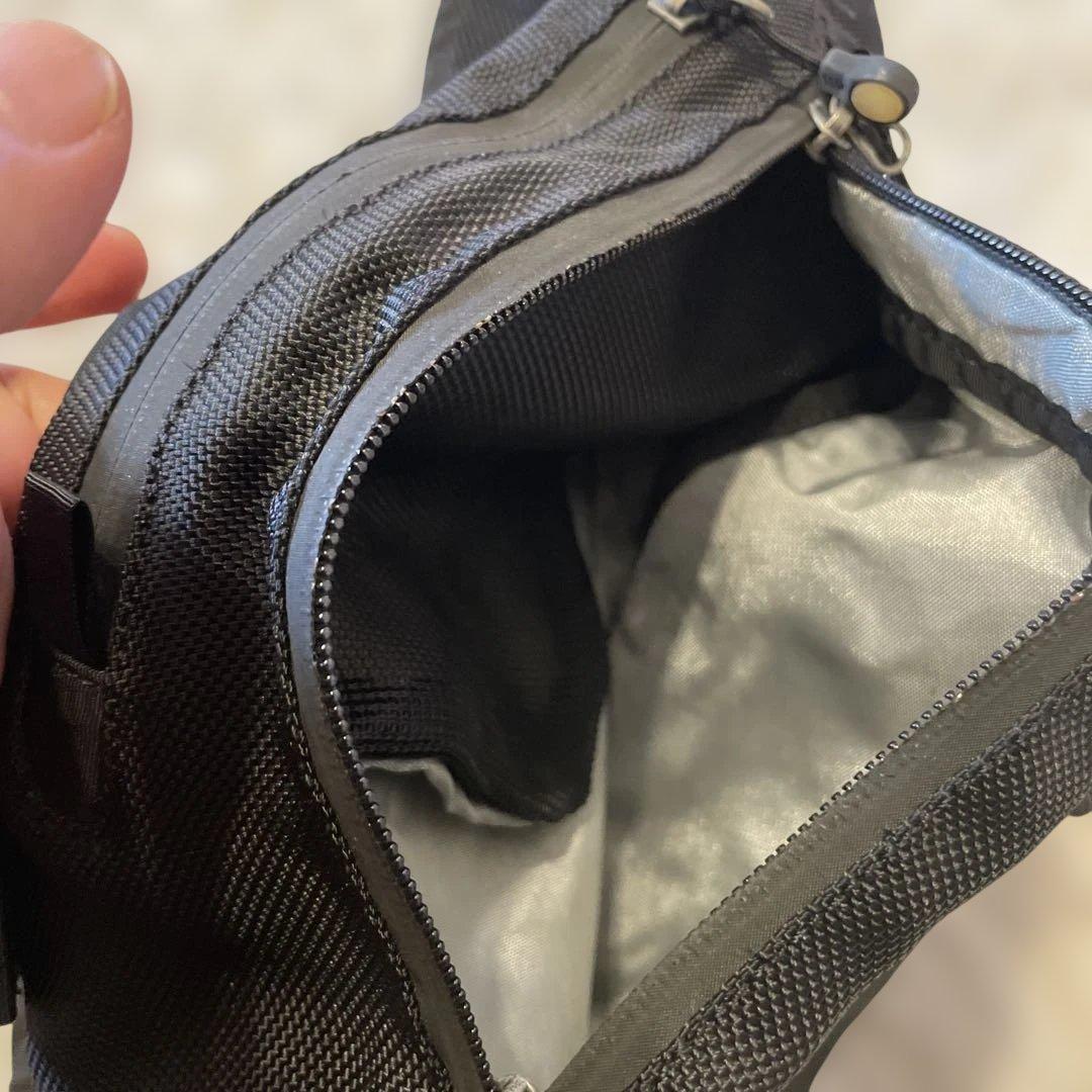 Patagonia アトムスリングブラック ショルダーバッグ