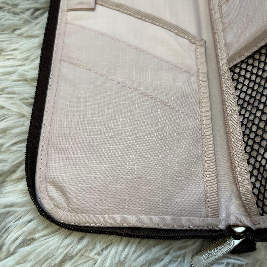 【新品】LeSportsac×ひとりっぷマルチトラベルウォレットパテントブラウン