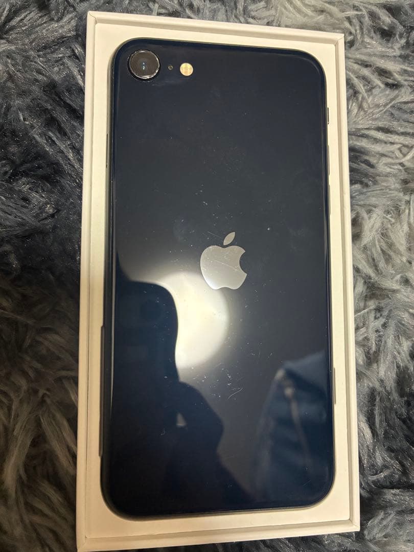 Apple iPhone SE 第三世代　ブラック 本体