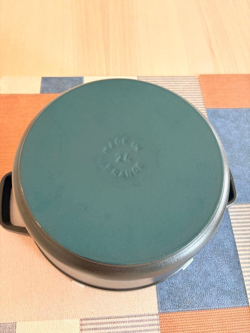 ストウブ ピコ・ココットラウンド ブラック 24cm ウッドリッドホルダー