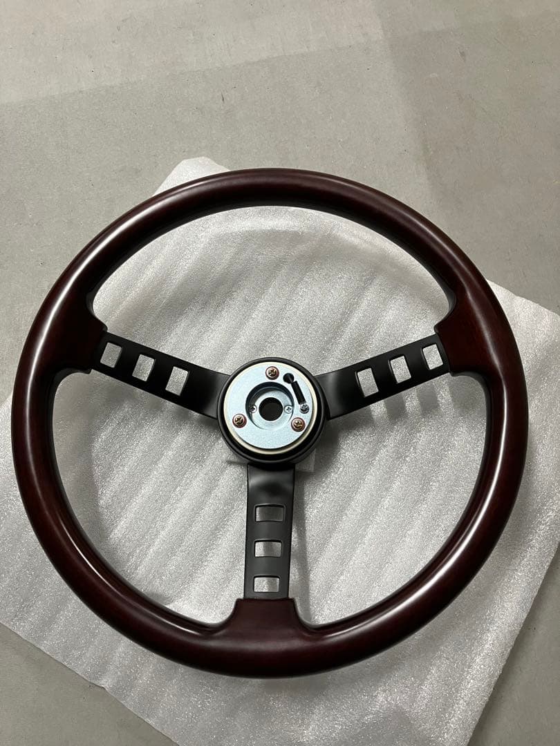 【在庫処分】DATSUN レプリカ リアルウッドステアリング・ホーンパット付き