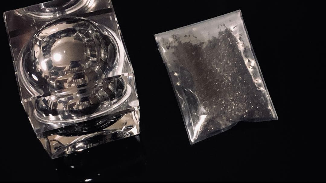 最高級な宇宙の隕石の粉ケース付き ⚜️✨　宇宙の流れ星の粉 ✨✨✨