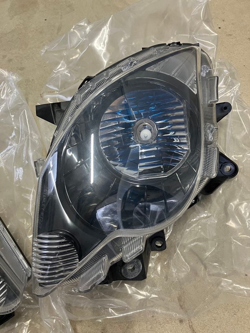 MF10 フォルツァ　純正ヘッドライト