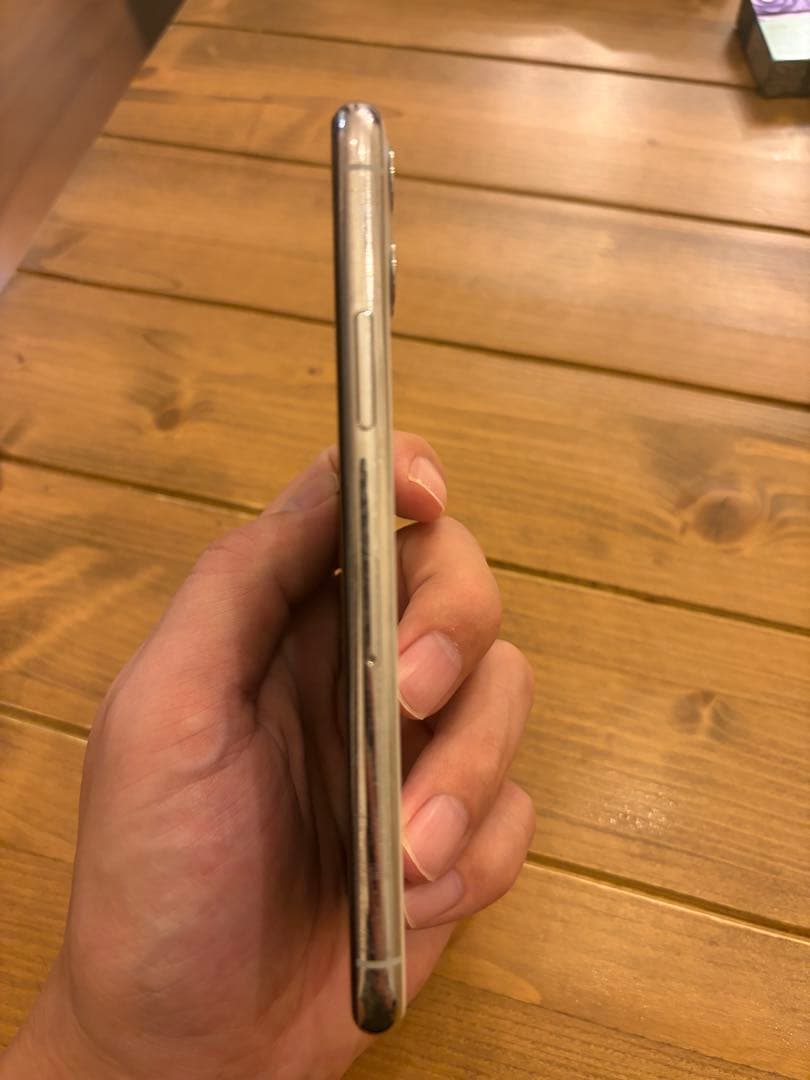 Apple iPhone 11 pro シルバー 本体　バッテリー容量100%