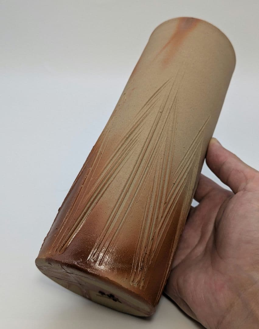 岡山県重要無形文化財 松井與之 備前焼 緋襷花入 共箱共布栞 花器 花瓶 置物