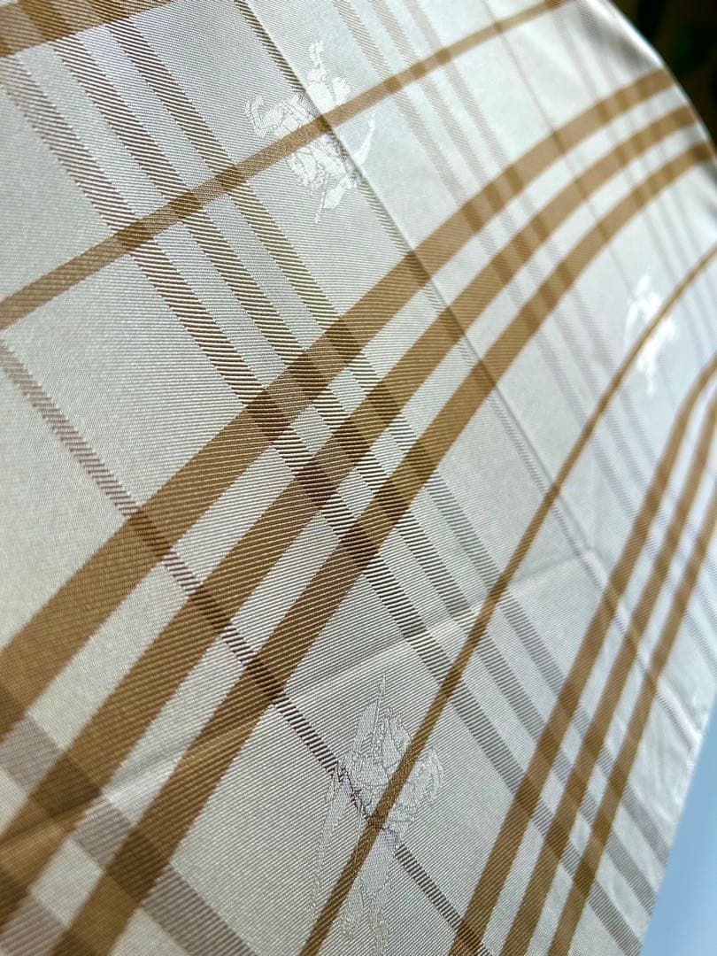 BURBERRY 美品折りたたみ傘 ベージュチェック柄透かしマーク カーボン骨