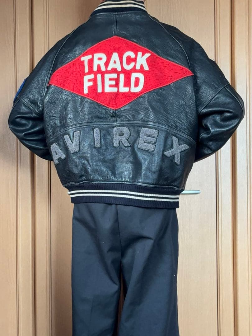 AVIREX アヴィレックス スタジャン 牛革 アーチロゴ 黒 L