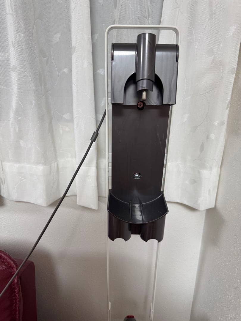 と*も様 （美品）Dyson v8 fluffy extra コードレス掃除機