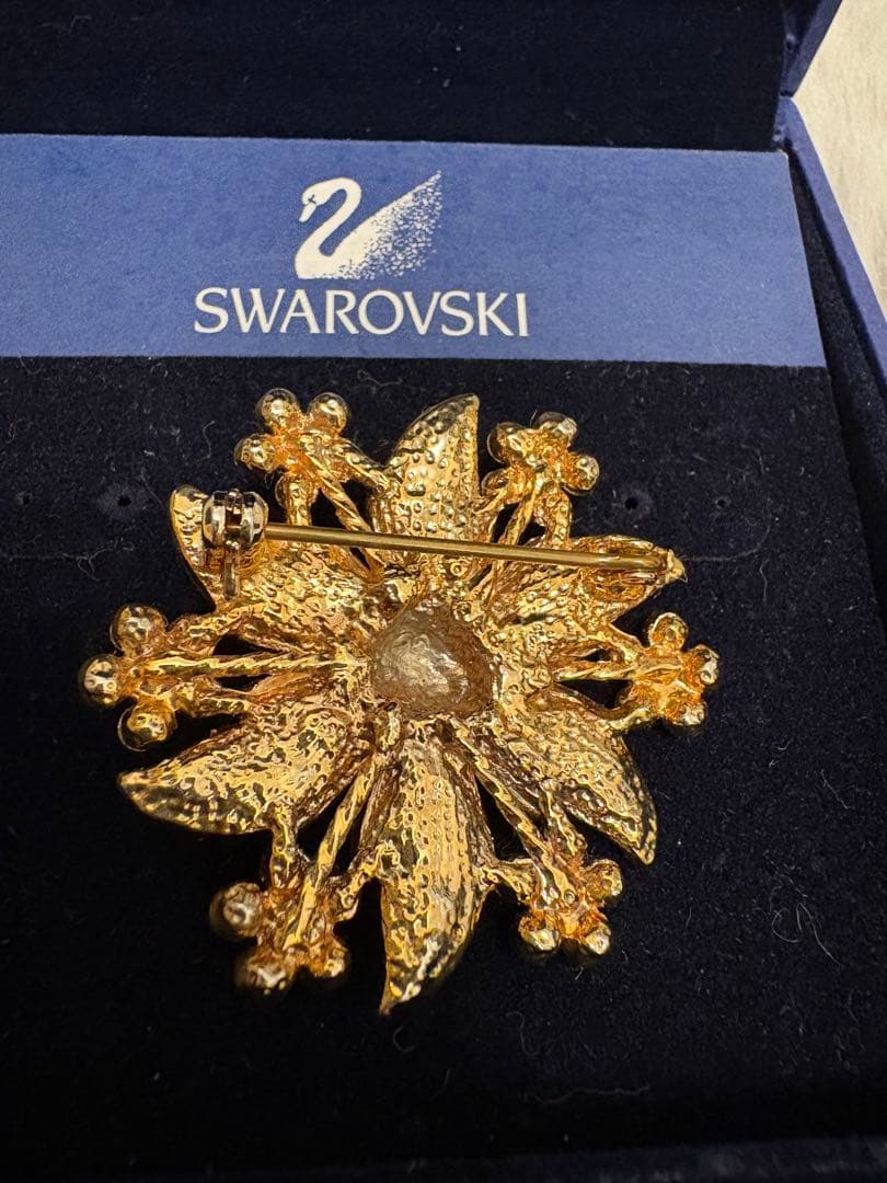 Swarovski 花モチーフ ブローチ