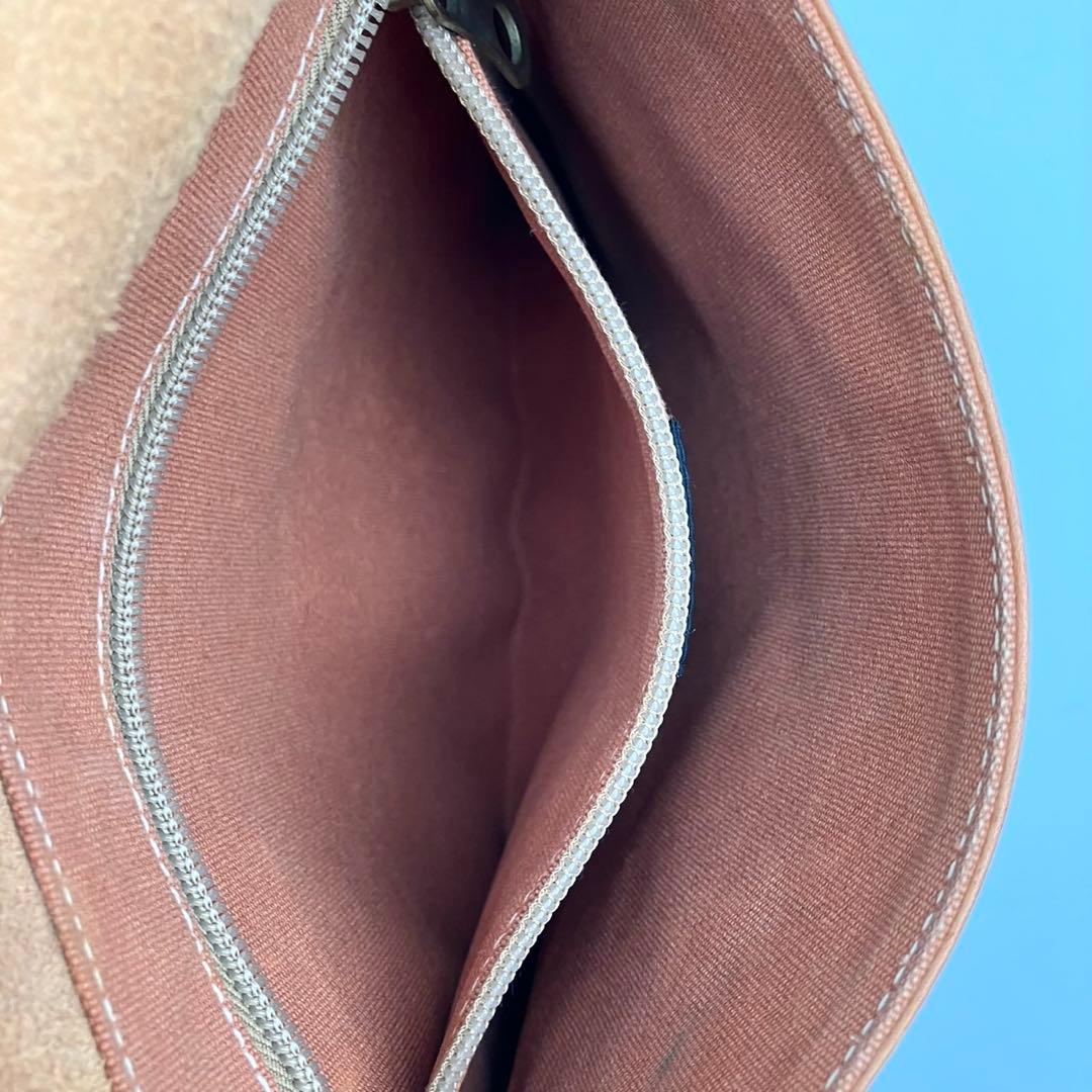 美品　イルビゾンテ　ショルダーバッグ　レザー　シボ革　ロゴ刻印　ブラウン