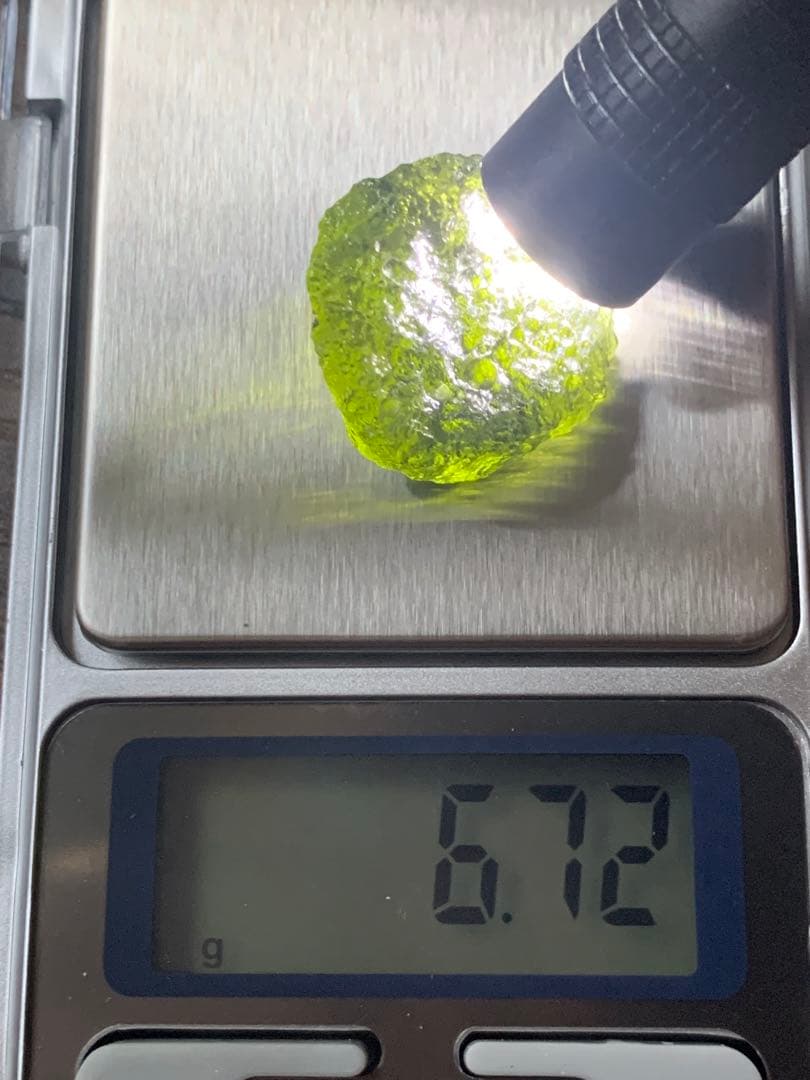 最強パワーストーンモルダバイト　テクタイト　隕石　ヒーリング鉱物標本　リビアン