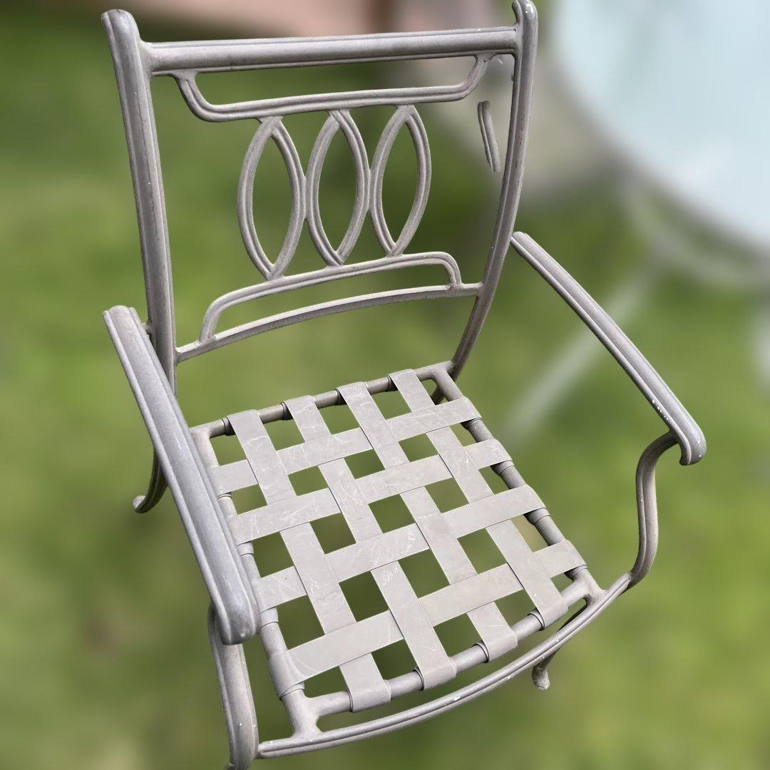 テーブルとアームチェア5セット