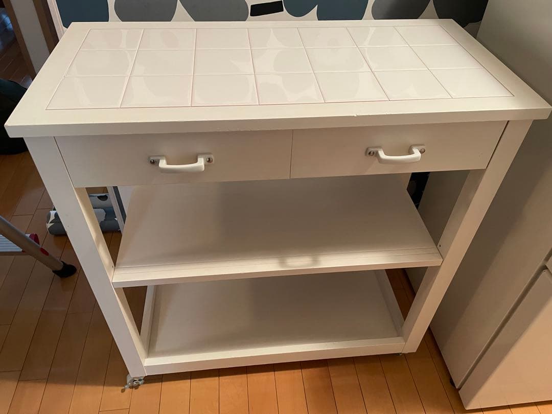 ホワイトキッチンカウンター タイルトップ