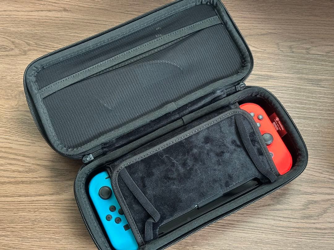 Nintendo Switch （ケース＋128GBのmicroSDカード付き）