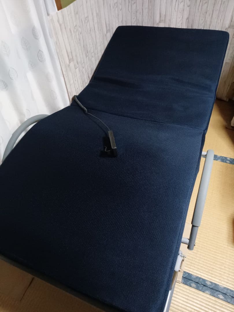 低反発メッシュ仕様　収納式電動リクライニング　折り畳みシングルベッド　送料込み