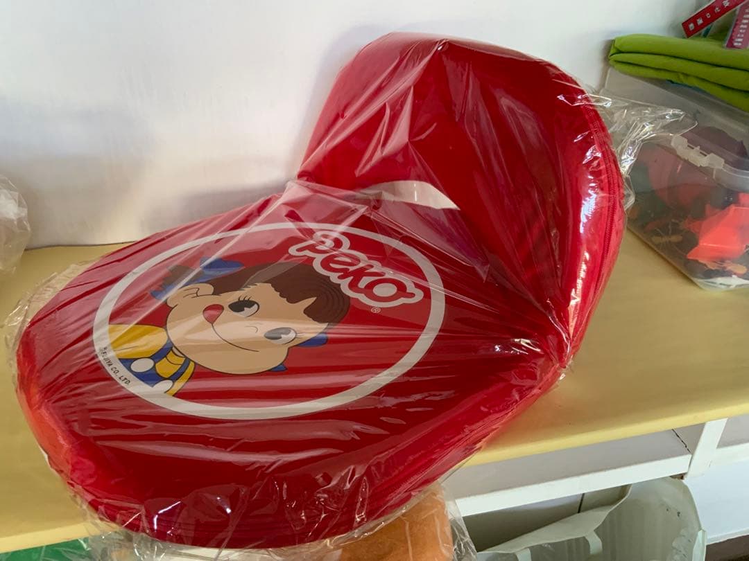 不二家ペコちゃん座椅子　お菓子くじ2011