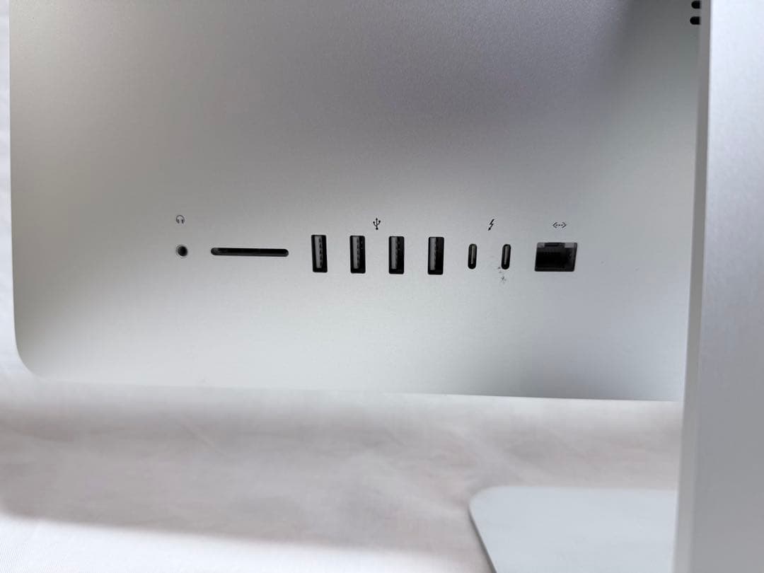 Apple iMac 21.5インチ (macOS Ventura)