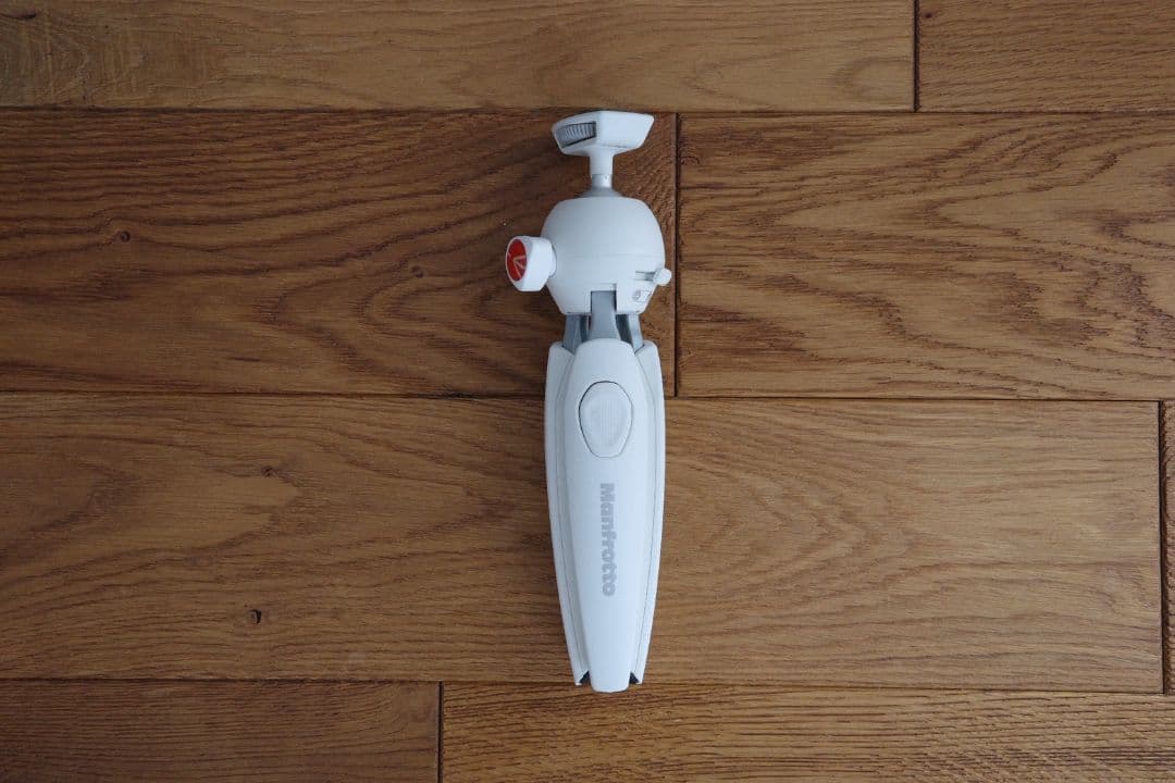 BenQ GS50 フルHD画質 モバイルLEDプロジェクター（別売品の三脚付）