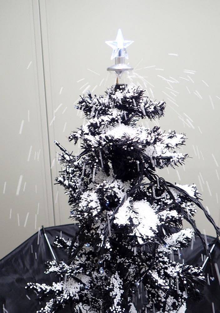雪がふり、クリスマスソングが流れる　楽しい　クリスマスツリー ７５ｃｍタイプ