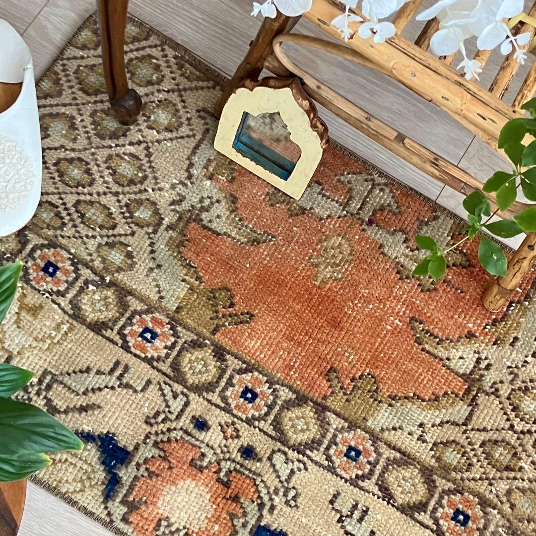 ミルキーべージュ✳︎48×77✳︎ブラウン　ブルー　オレンジ　トルコヴィンテージラグ