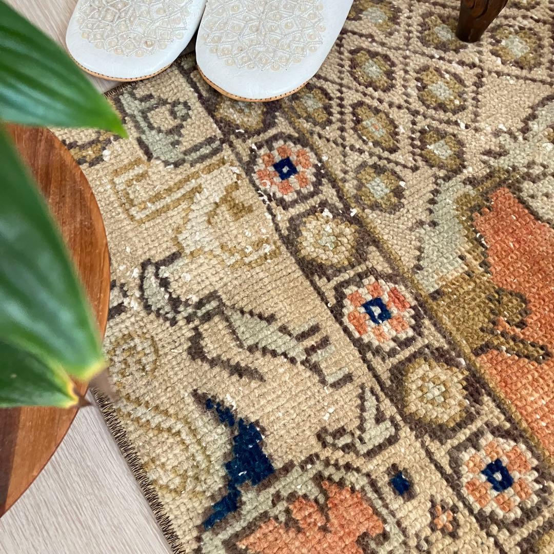 ミルキーべージュ✳︎48×77✳︎ブラウン　ブルー　オレンジ　トルコヴィンテージラグ