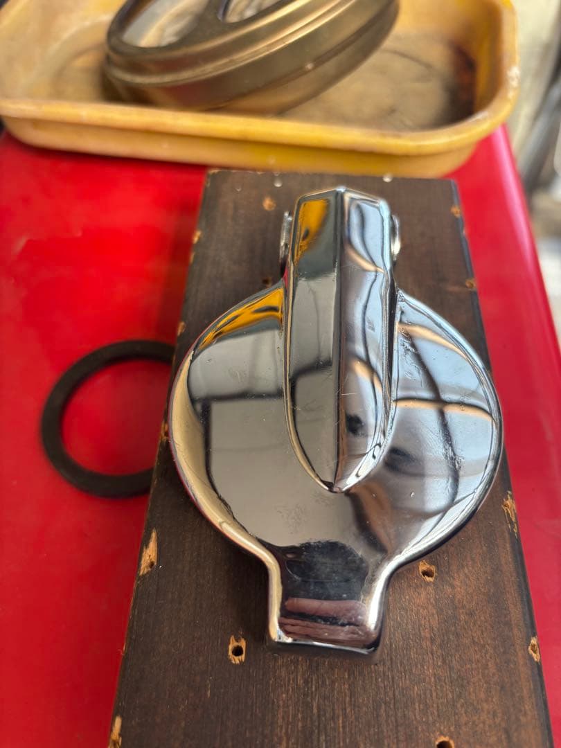 GT380 タンクキャップ　　美品　鍵付　新古品