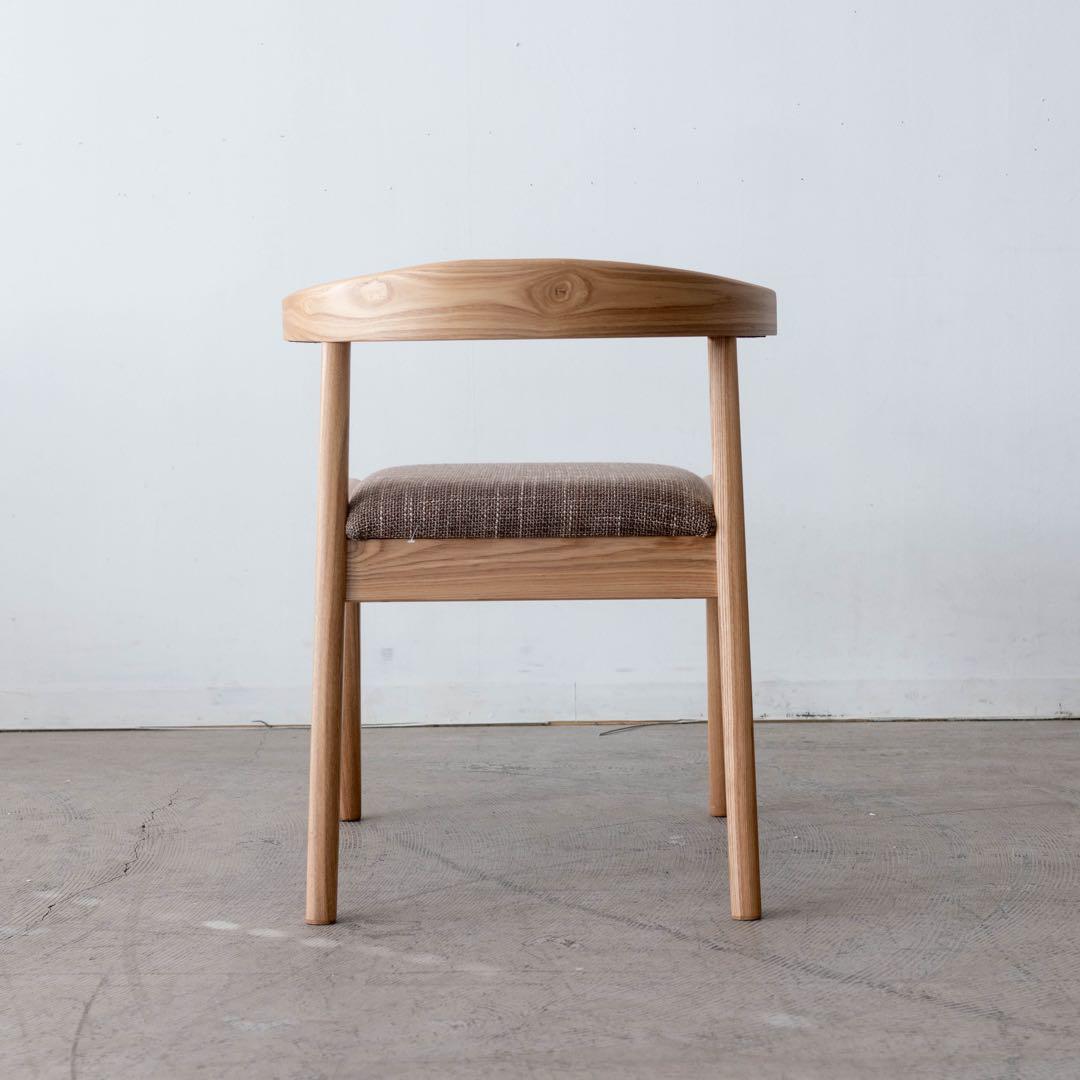 シンプルな木製ダイニングチェア