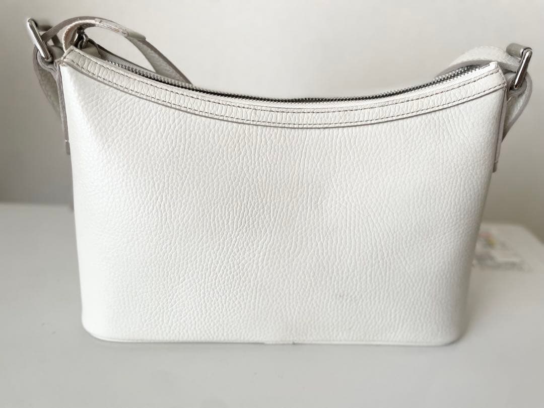 【りょう55】BURBERRY ホワイトレザー ショルダーバッグ