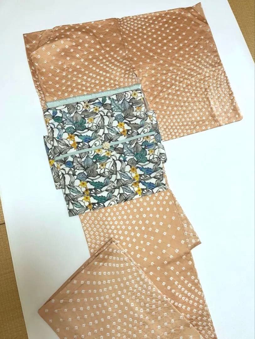 かなちん【美品】正絹 吉祥文 絞り 小紋 袷 着物