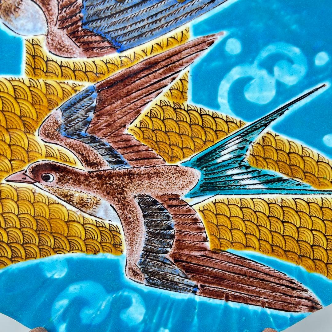 陶器製 飛ぶ鳥のデザイン皿