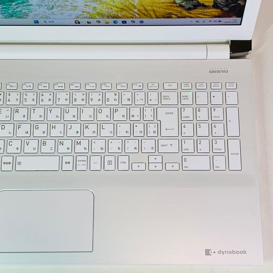 Core i7✨SSD2TB✨32GB✨カメラ✨東芝✨ホワイト✨ノートパソコン