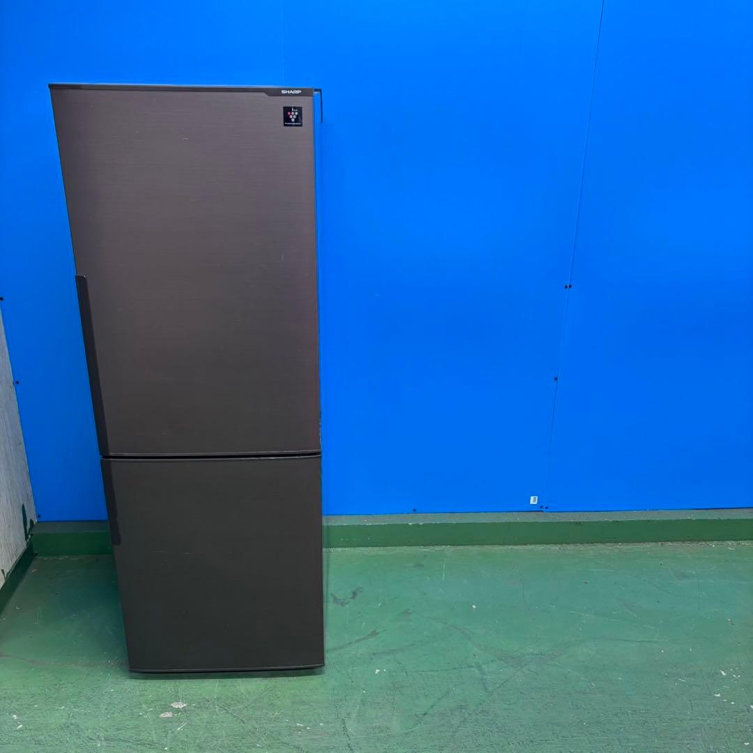 656 SHARP 中型冷蔵庫　200L強　小型　一人暮らし　右開き　2ドア
