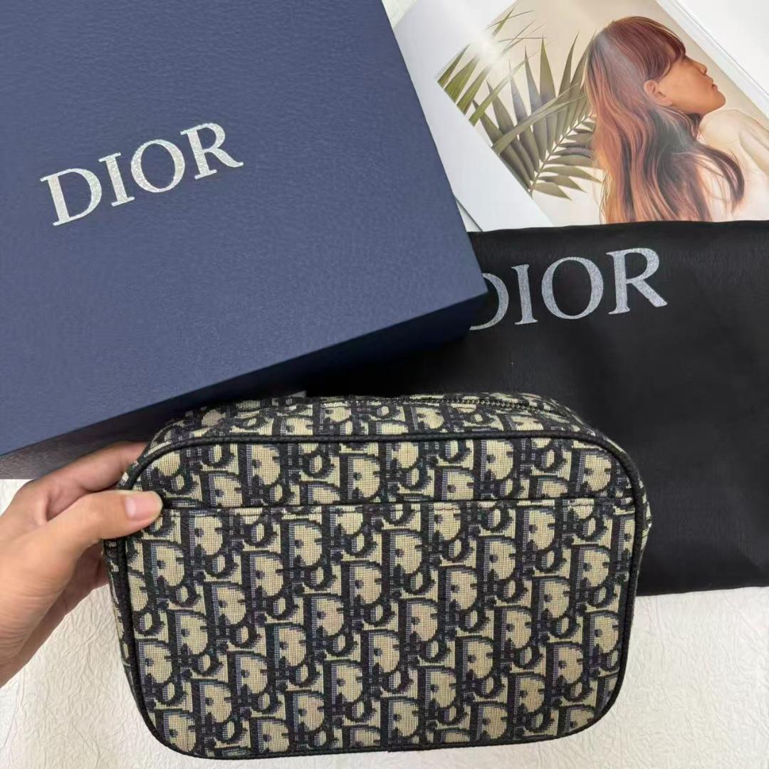 極美品 ロゴパターン ショルダーバッグ