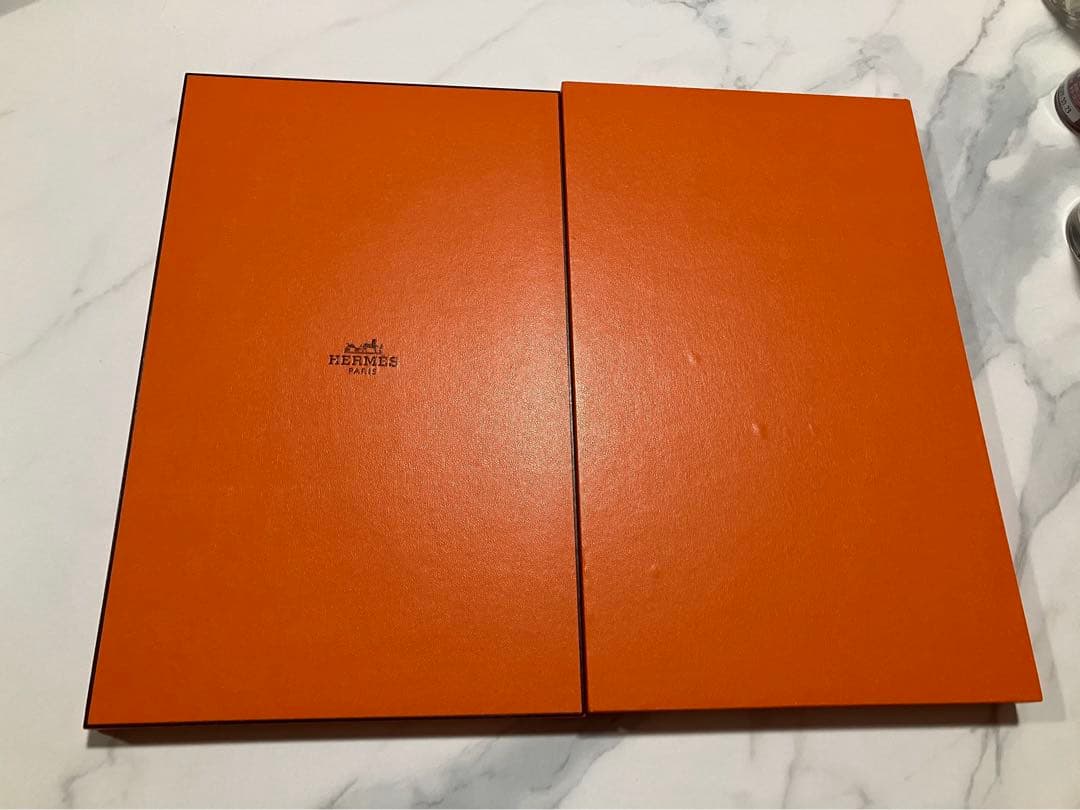 HERMES オレンジ ギフト箱 大きめ　ネックレスケース空箱