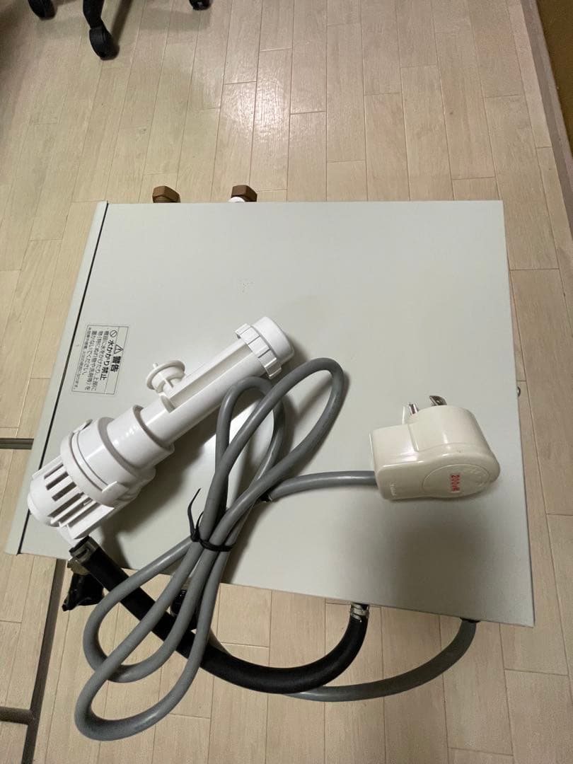 小型電気温水器13L 最終値下げ