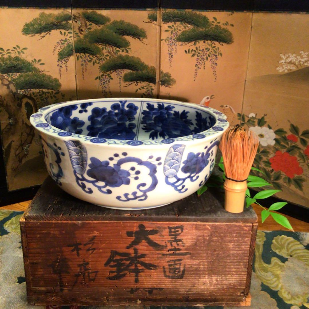 A554 古伊万里　染付　牡丹に山茶花紋様　輪花型　大鉢　　1客