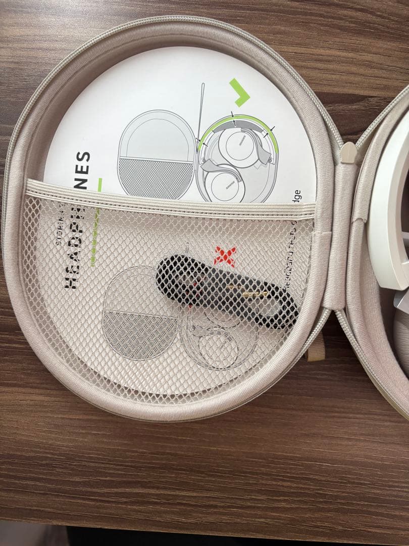 r*4様 Shureワイヤレスヘッドホン AONIC40　(白)