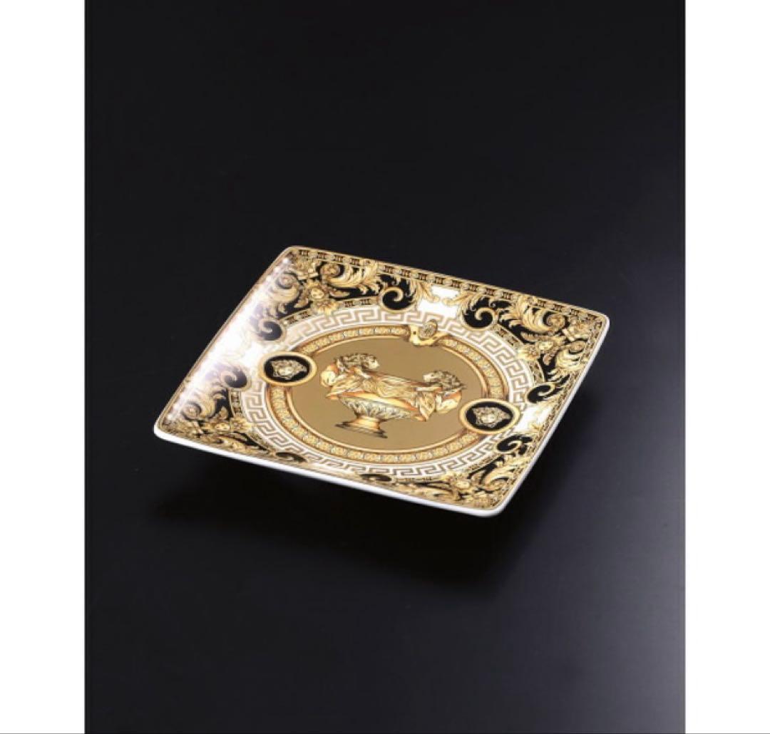 【新品未使用】 ヴェルサーチ 皿 飾り皿 インテリア 小物入れ プレゼント