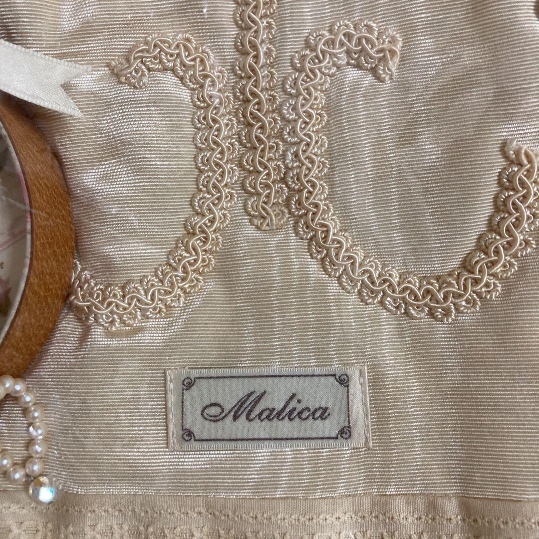 イマン　マリカ　トルソーコラージュ