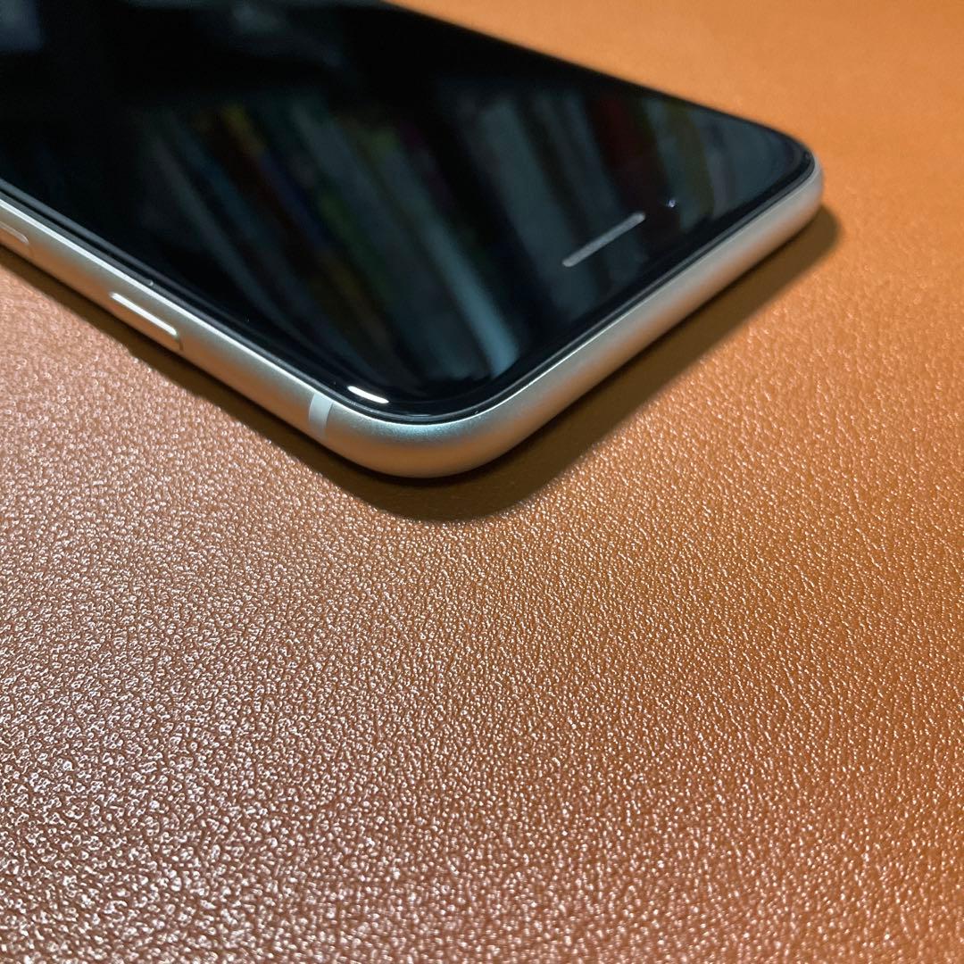 【SIMフリー128GB】iPhone SE 第3世代 スターライト BT85%