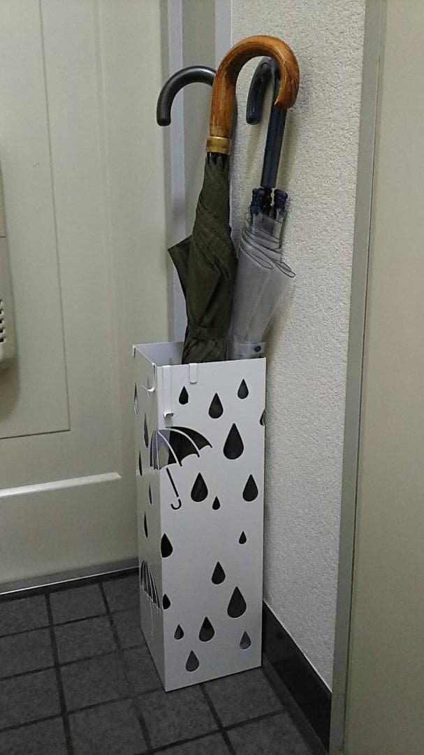 折りたたみ傘用スタンドと水受け一体型