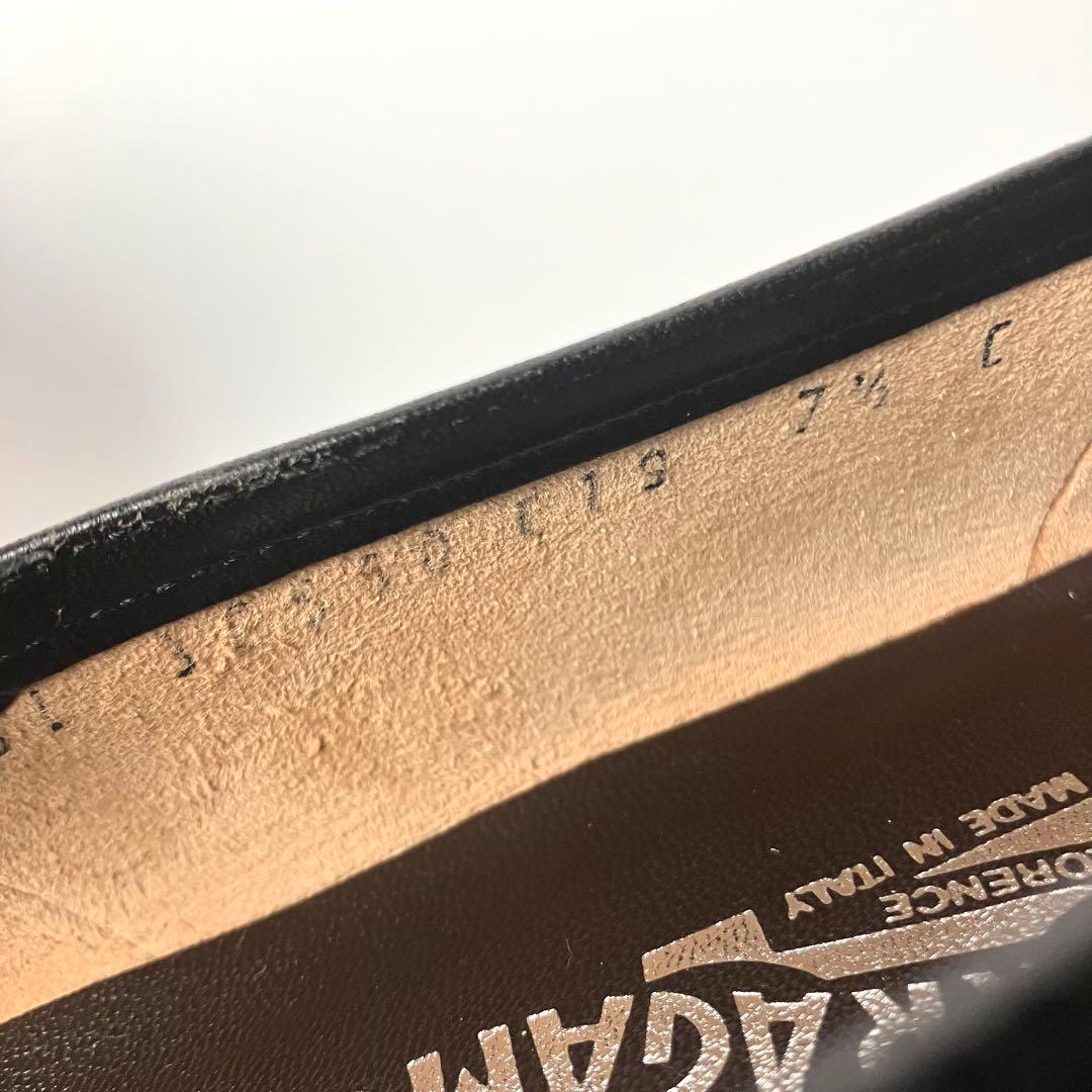 【美品】フェラガモ　Vカットフラットシューズ　Audrey ナッパレザー24.5