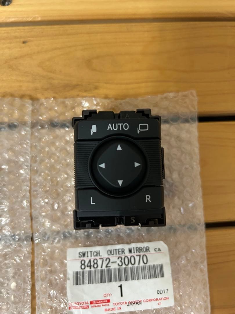 トヨタ純正 イルミ付き　パワーウインドスイッチ　ミラースイッチ　RAV4 ヤリス