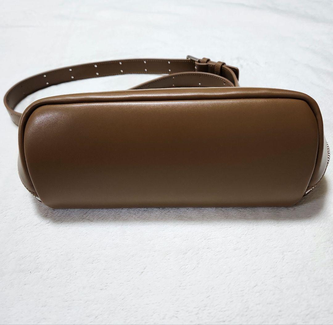 Sです(*^^*)アドカラム　ボディバッグ　ショルダーバッグ　ブラウン系