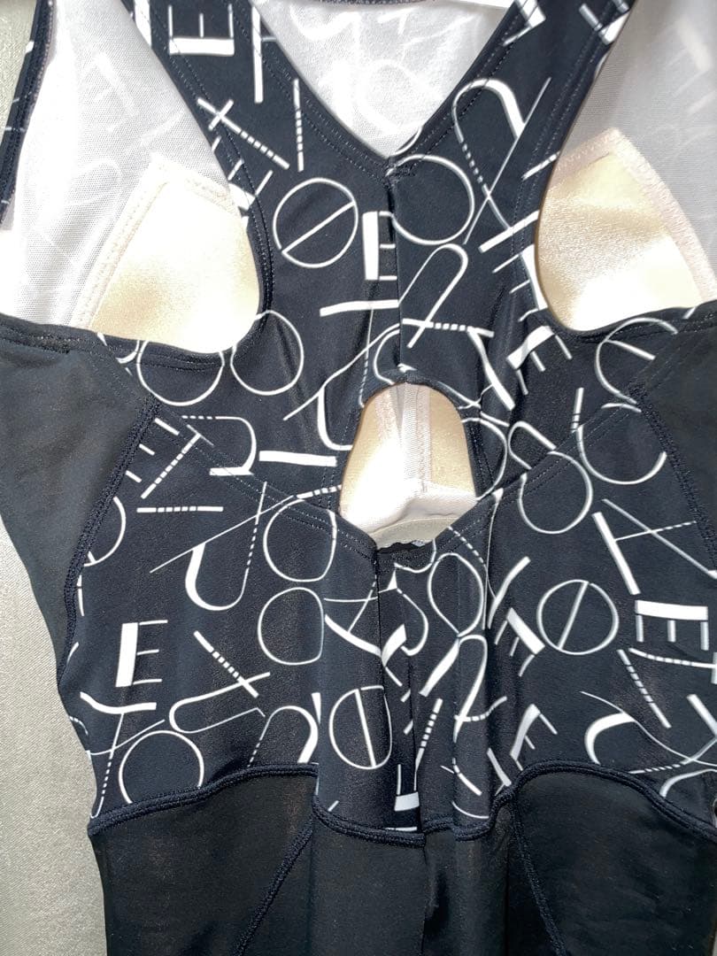 【新品未使用】ワコールスイムウェア　おなかシェイプタイプ　SFR433