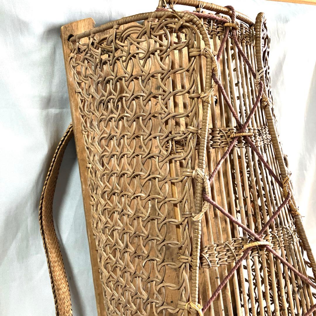 インドネシア　カリマンタン島　　　　ダヤック族ロタン編み背負籠
