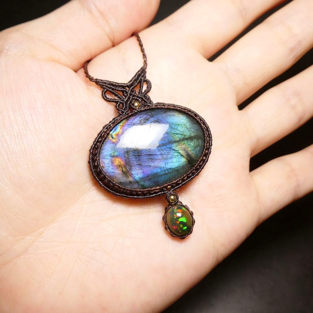 さい　レインボーラブラドライトとブラックオパールのマクラメネックレス