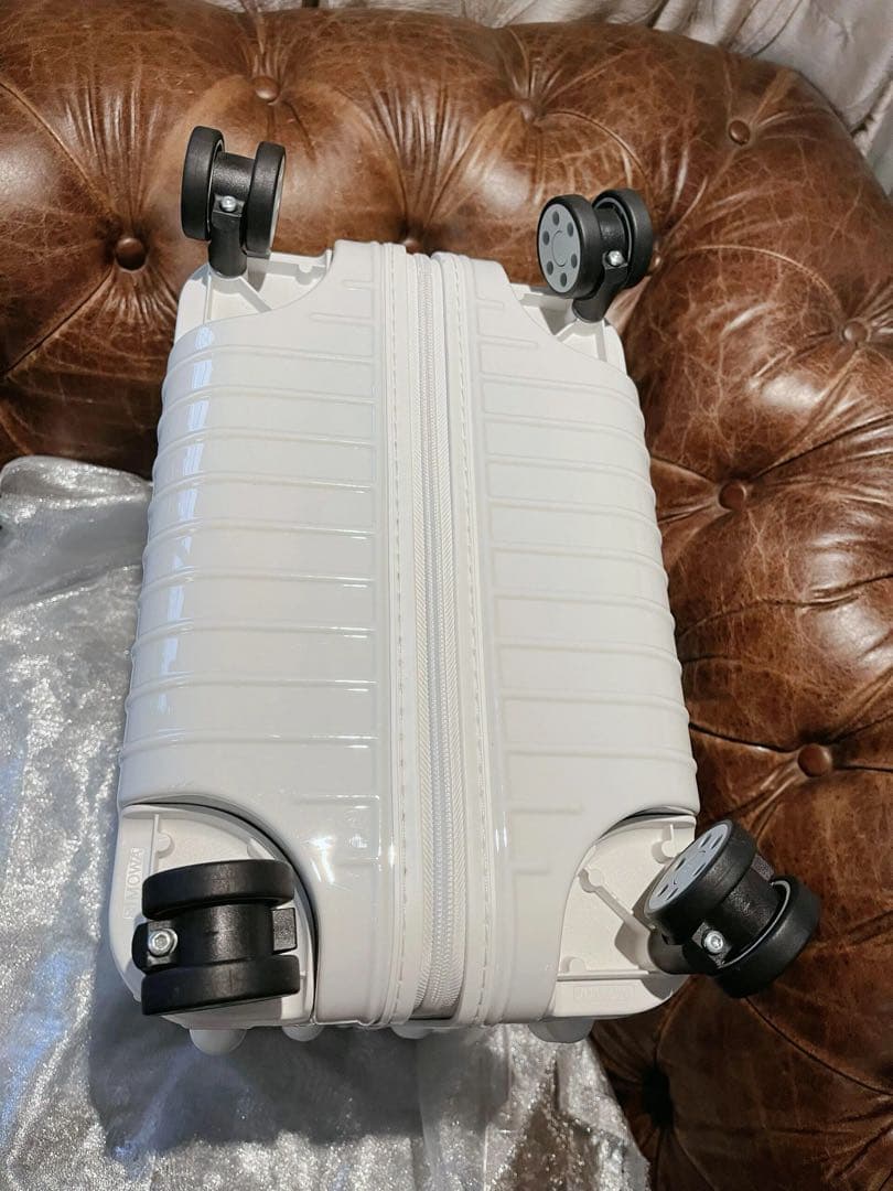 RIMOWA ホワイト スーツケース